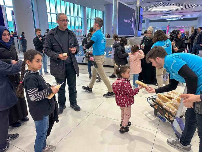 İ̇stanbul’a Yakınlarının Yanına Gelen Depremzedeler Yaşadıkları O Anları Anlattı