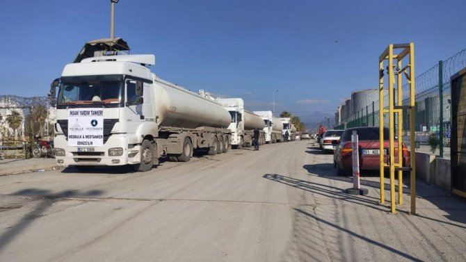 İ̇zmirli Firmadan Deprem Bölgelerine 700 Ton Akaryakıt Desteği