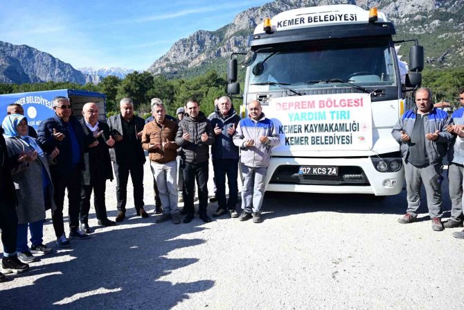 Kemer, Deprem Bölgesine 11. Yardım Tırını Uğurladı