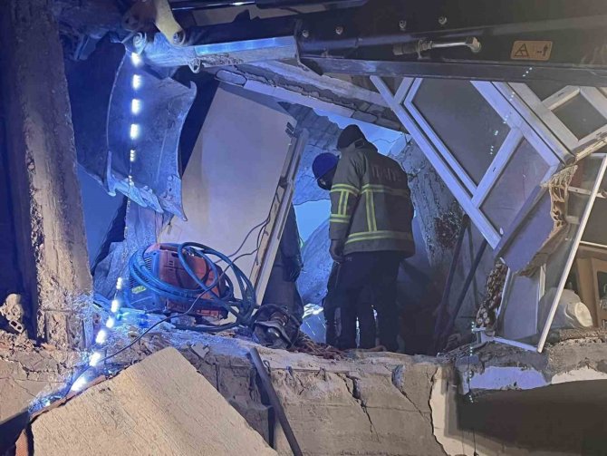 Ezine Belediye Başkanı Güray Yüksel Deprem Bölgesinde