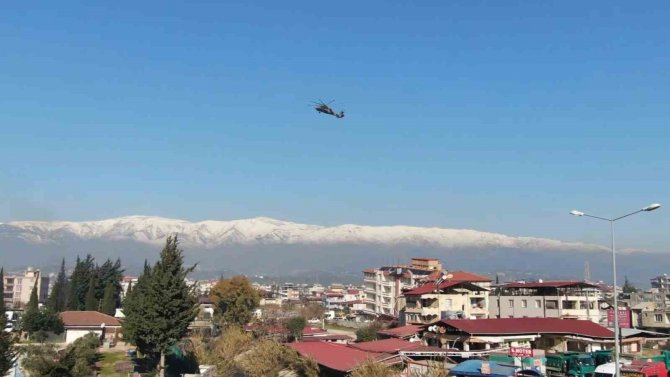 Deprem Bölgesi Hatay’a Askeri Helikopterler İle Yardım Sürüyor