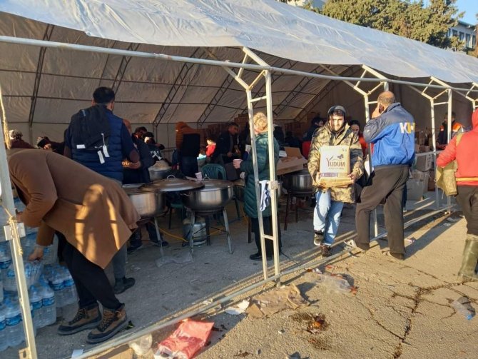 Sungurlu Belediyesi, Hatay’da 10 Bin Kişiye Sıcak Yemek Verecek Aşevi Kurdu