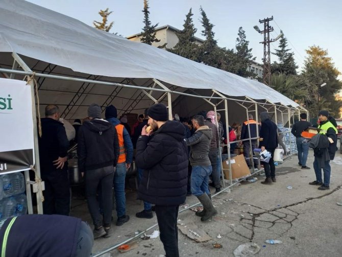 Sungurlu Belediyesi, Hatay’da 10 Bin Kişiye Sıcak Yemek Verecek Aşevi Kurdu