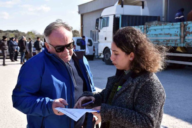 Germencik Belediyesi 2 Yardım Tırını Daha Yola Çıkardı