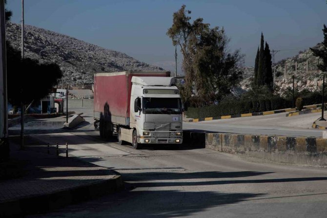 Bm’nin Suriye’ye İlk Konvoyu Türkiye Sınırından Geçti