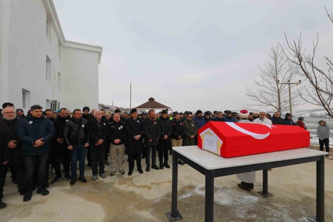 Depremde Kaldığı Otelin Yıkılması Sonucu Vefat Eden Aksaraylı Asker Toprağa Verildi