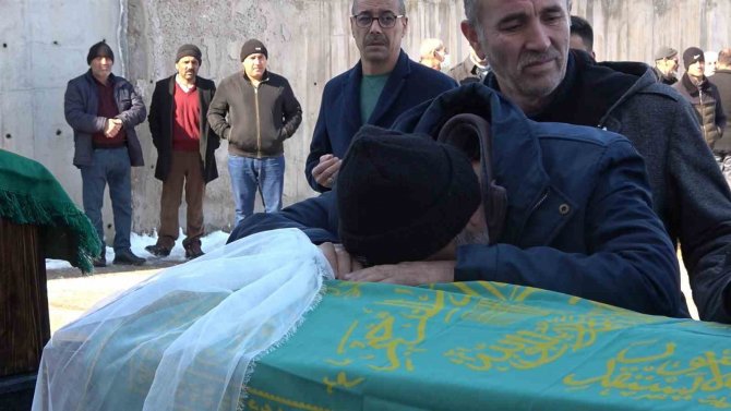 Deprem, Ailesini Hayattan Kopardı: Eşi, 4 Yaşındaki Kızı, Kız Kardeşi Ve Kuzeni Toprağa Verildi