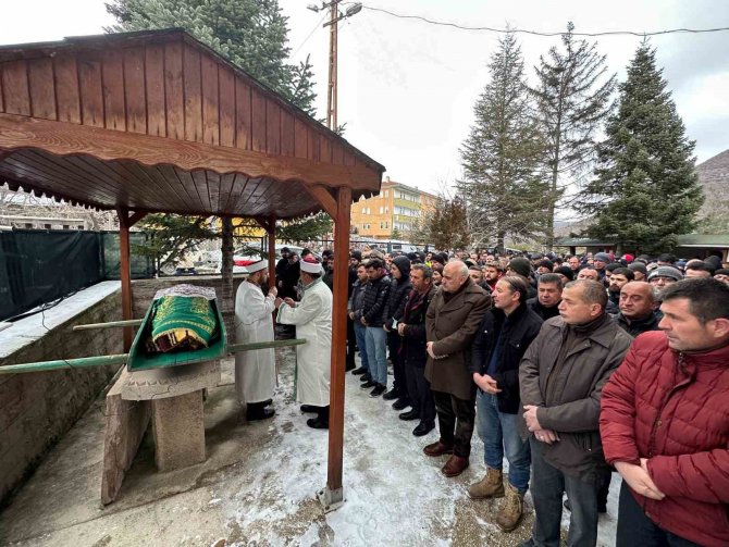 Depremde Hayatını Kaybeden Kahramanmaraş Vergi Dairesi Müdürü Kızılcahamam’da Toprağa Verildi