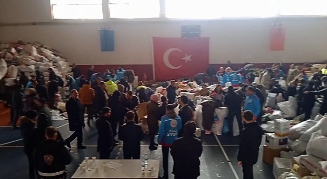 Depremzedeler İçin 40 Tandır Yakıldı: Her Evde Ekmek Pişirildi