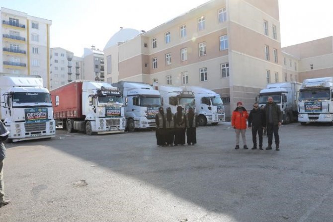 Van’da Duygulandıran Yardım: Bileziklerini Depremzedelere Gönderdi