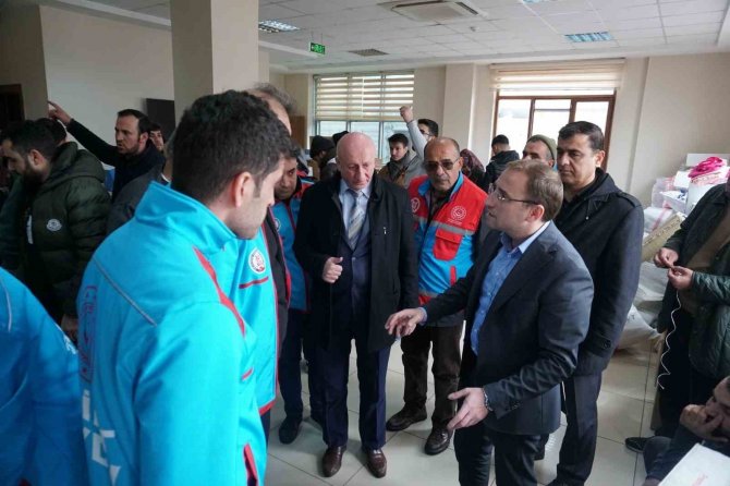 Deprem Bölgesine Siirt’ten 23 Yardım Tırı Daha Gönderildi