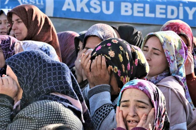 Depremde Hayatını Kaybeden Polis Ve Öğretmen Eşine Son Görev