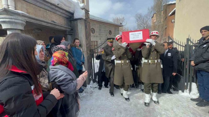 Depremde Göçük Altında Kalan Uzman Er Memleketi Kars’ta Toprağa Verildi