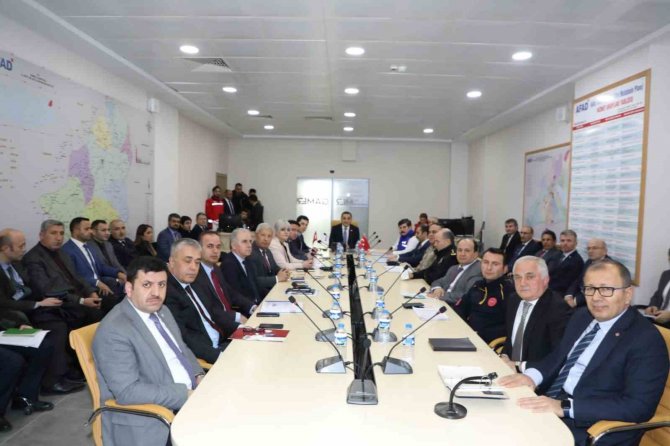 Vali Öksüz, Başkanlığında Deprem Toplantısı
