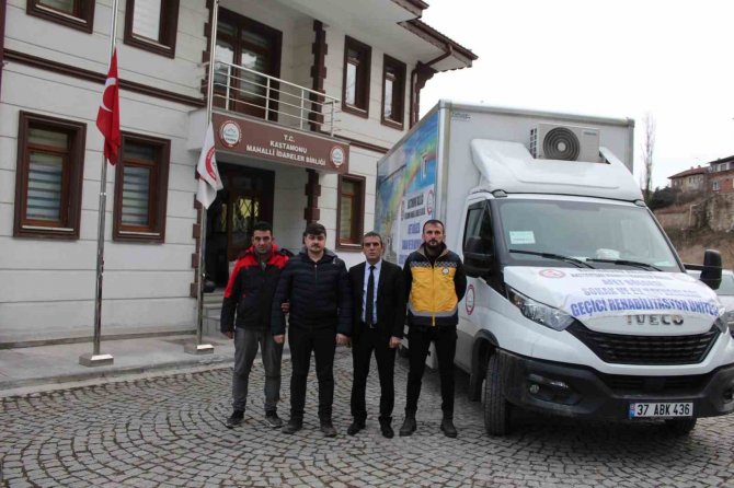 Depremden Etkilenen Sokak Hayvanları İçin Kasmi̇b Harekete Geçti