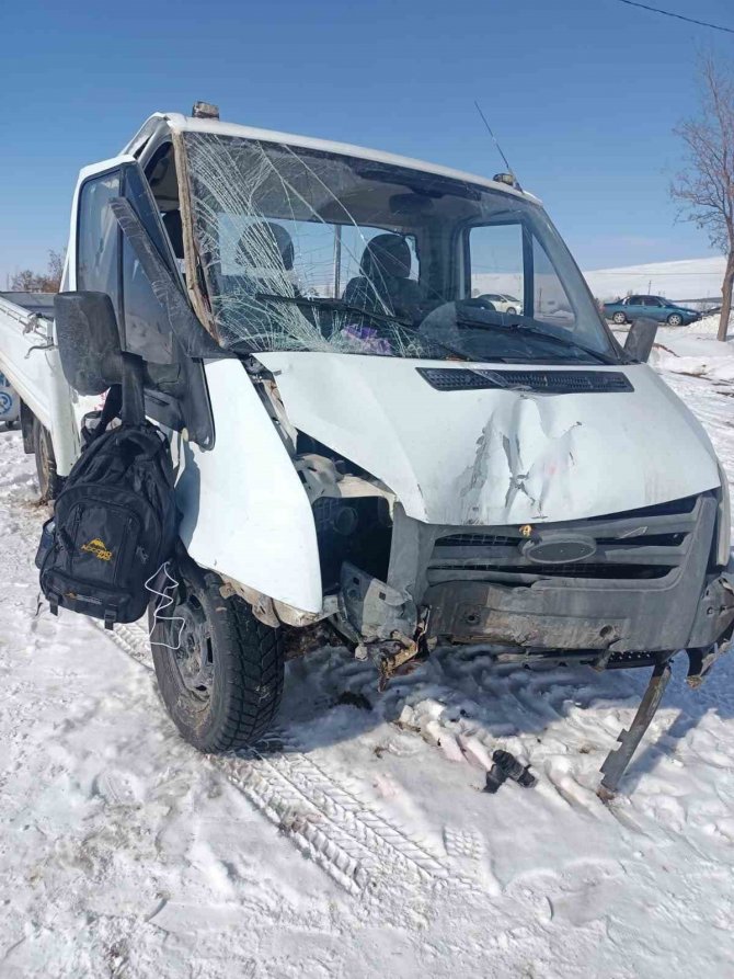 Deprem Bölgesine Yardım Malzemesi Götüren Tosyalı Esnaf Kazada Yaralandı