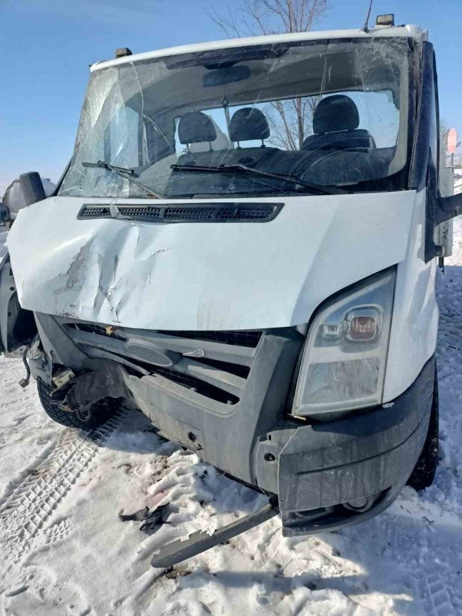 Deprem Bölgesine Yardım Malzemesi Götüren Tosyalı Esnaf Kazada Yaralandı