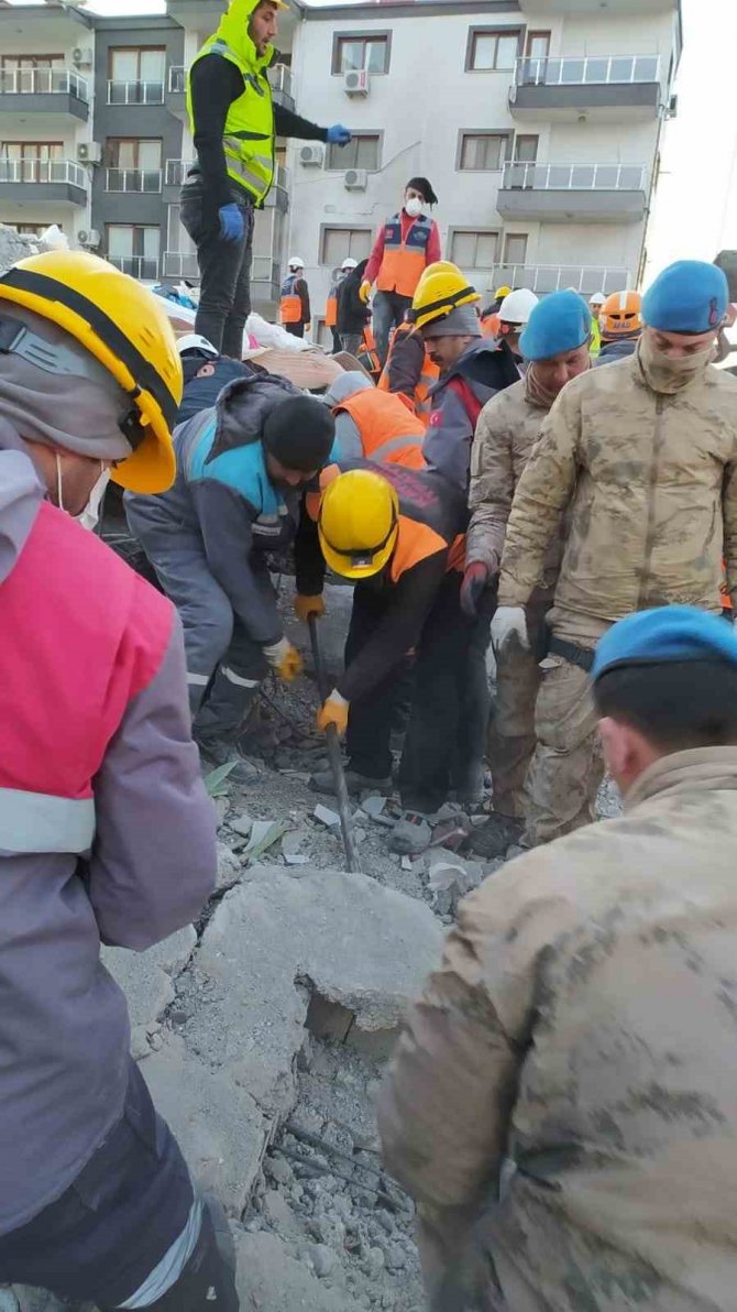 Kayseri Büyükşehir, Deprem Bölgesi Osmaniye’de De Yaraları Sarıyor