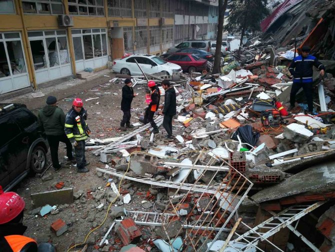 Kayseri İ̇tfaiyesi, Deprem Bölgesinde 34 Vatandaşı Sağ Kurtardı