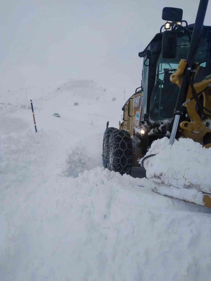 Büyükşehir, 104 Mahalle Yolunu Ulaşıma Açtı