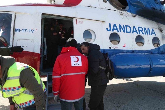 Kızılay Ve Tsk’dan Köylere Helikopterle Yardım