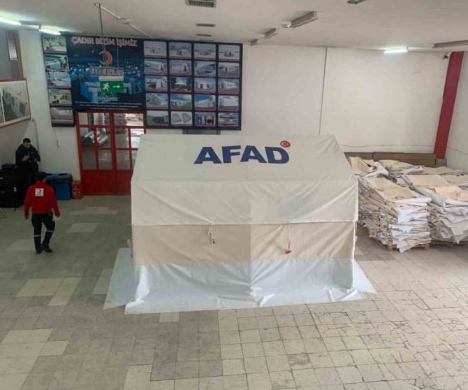 Kızılay’ın Ürettiği Deprem Çadırlarının Afet Bölgelerine Sevki Sürüyor