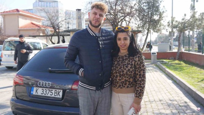 Bu Kez Alışverişe Değil, Depremzedelere Destek İçin Geliyorlar