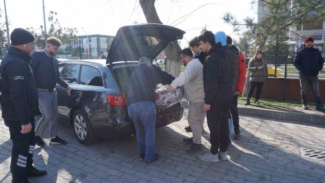 Bu Kez Alışverişe Değil, Depremzedelere Destek İçin Geliyorlar