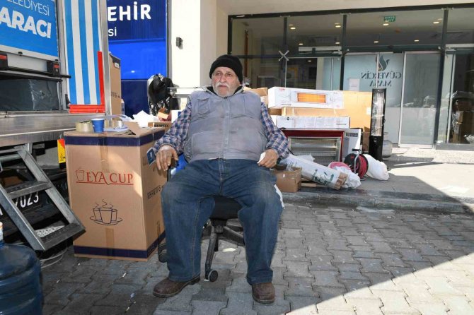 Kuşadası’ndaki Akrabalarına Sığınan Depremzede Yaşadıklarını Anlattı