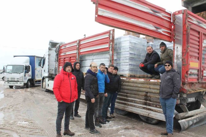 Deprem Bölgelerine Yardımlar Artarak Sürüyor