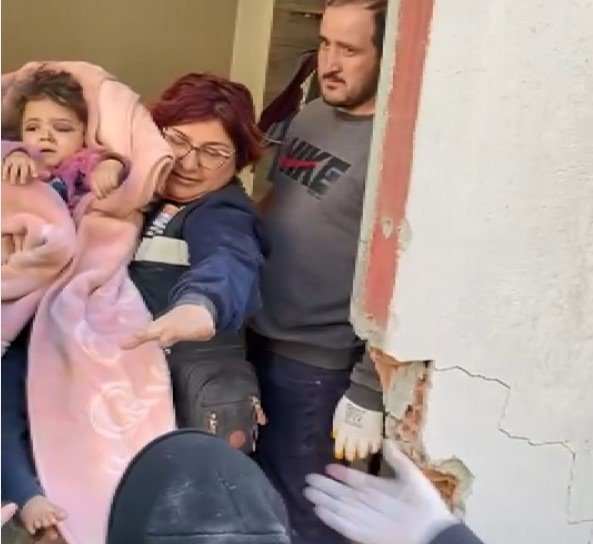 Marmaris Belediyesi Ekipleri Baba Ve 3 Kızını Sağ Kurtardı