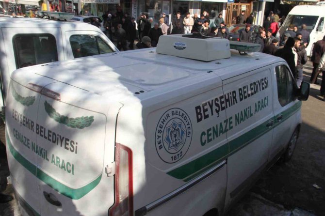 Enkaz Altından Birbirine Sarılı Olarak Çıkarılan Baba Ve Kızına Acı Veda