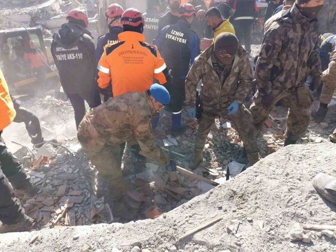 Mersin İ̇l Jandarma Komutanlığı Ekipleri Yardım İçin Deprem Bölgesinde