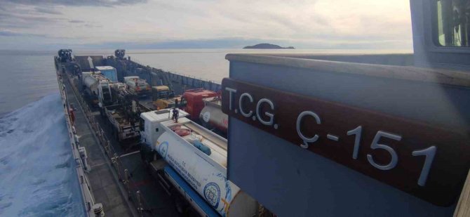 Msb Çıkarma Gemileri İle Deprem Bölgesine İş Makineleri Taşıdı