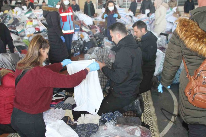 Malazgirt’te Depremzedeler İçin Yardım Seferberliği