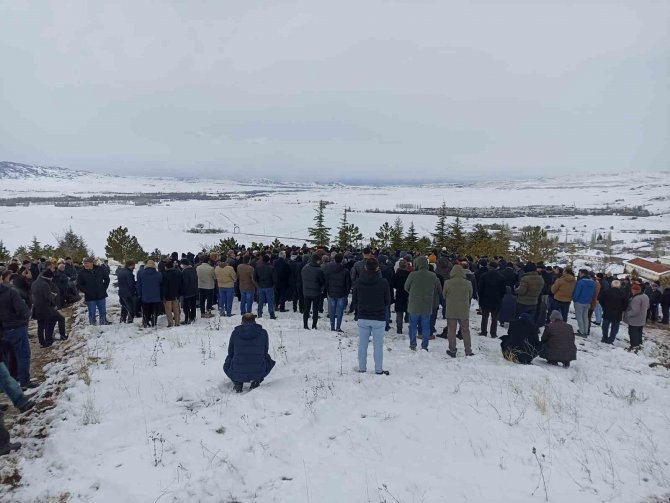 Depremde Hayatını Kaybeden İnşaat Ustası Toprağa Verildi