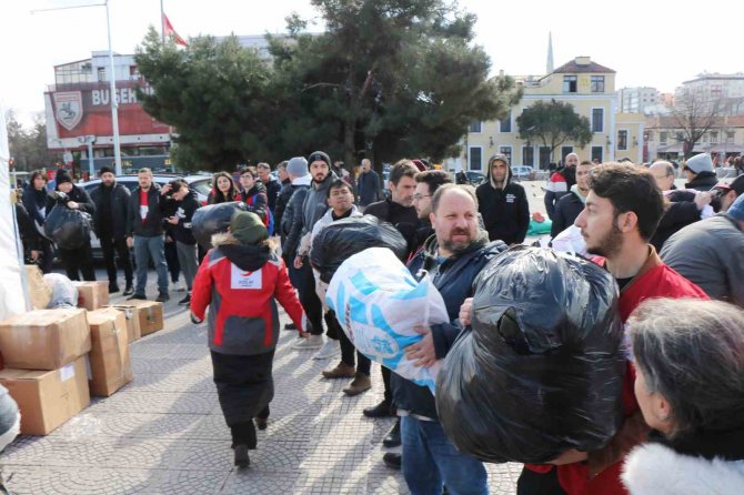 Samsun’dan Deprem Bölgesine Yardım Zinciri: Yabancı Öğrenciler De Destek Verdi