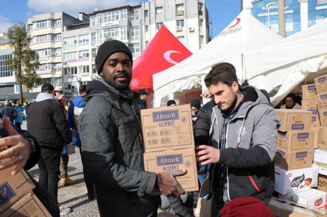 Samsun’dan Deprem Bölgesine Yardım Zinciri: Yabancı Öğrenciler De Destek Verdi