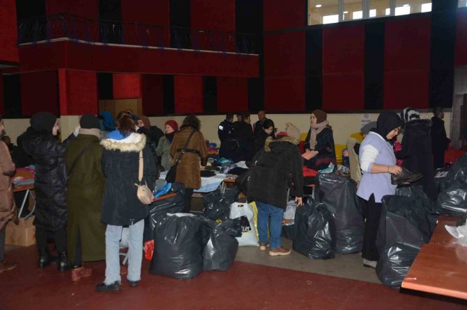 19 Mayıs’tan Deprem Bölgesine 5. Tır Yolcu Edildi