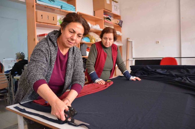 Kadınlar Depremzedeler İçin Seferber Oldu