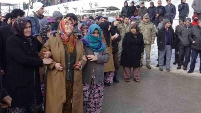 Depremde Hayatını Kaybeden Uzman Çavuş Bilgiç Toprağa Verildi