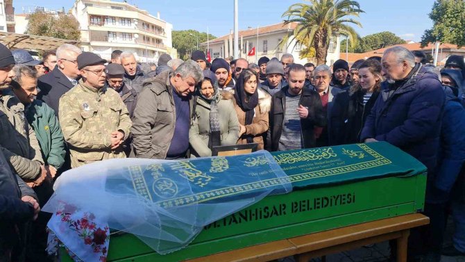 Büşra Öğretmen Son Yolculuğuna Duvağıyla Uğurlandı