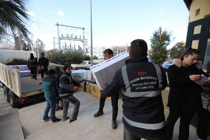 Selçuk Belediyesi Deprem Bölgesinde Ekmek Ve Sıcak Yemek Dağıtacak