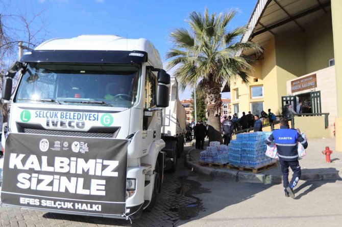 Selçuk Belediyesi Deprem Bölgesinde Ekmek Ve Sıcak Yemek Dağıtacak