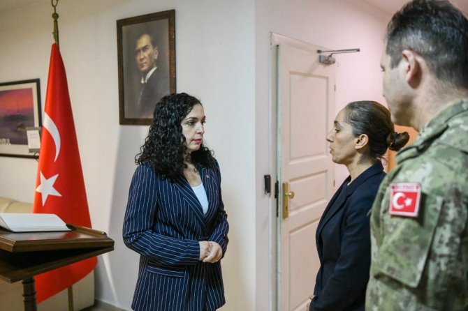 Kosova Cumhurbaşkanı Osmani Ve Kosova Başbakanı Kurti Priştine Büyükelçiliğinde Taziye Defterini İmzaladı