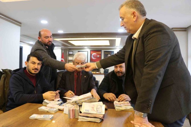Aksaray’daki Süt Üreticilerinden Deprem Bölgesine 1 Milyon Lira Yardım