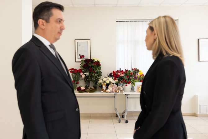 Ukrayna First Lady’si Zelenska, Kiev Büyükelçiliğinde Taziye Defterini İmzaladı