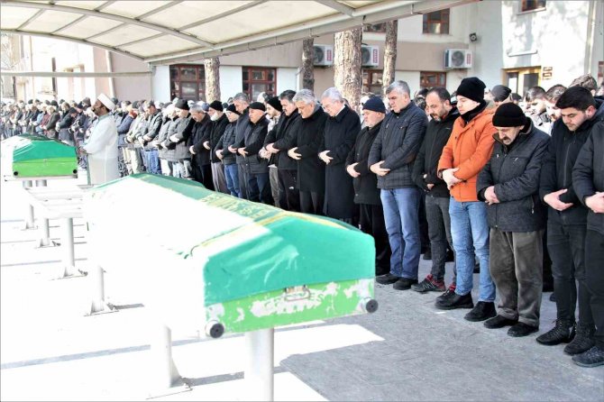 Vali Makas, Doğan, Kara Ve Özenoğlu Ailelerini Acılı Günlerinde Yalnız Bırakmadı
