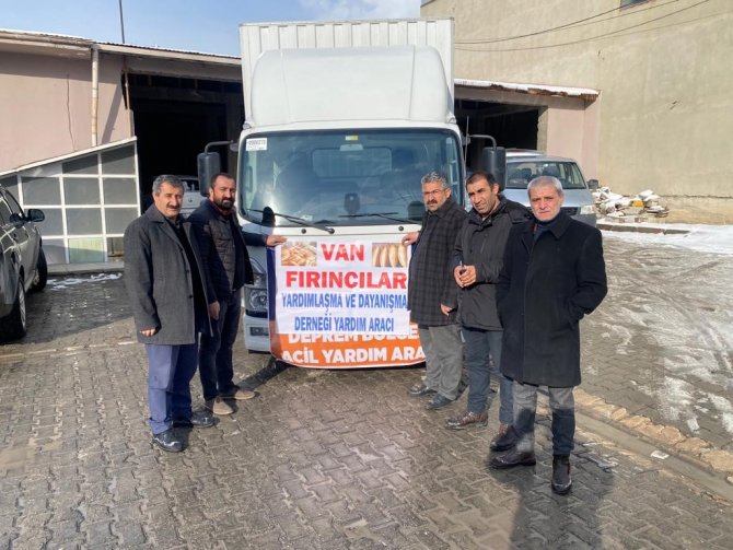 Van Esnafından Deprem Bölgesine 70 Bin Adet Ekmek Gönderildi