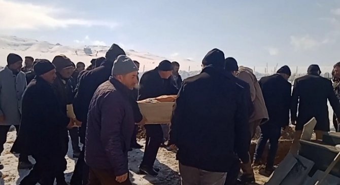 Depremde Hayatını Kaybeden Üniversite Öğrenci Özalp’te Toprağa Verildi